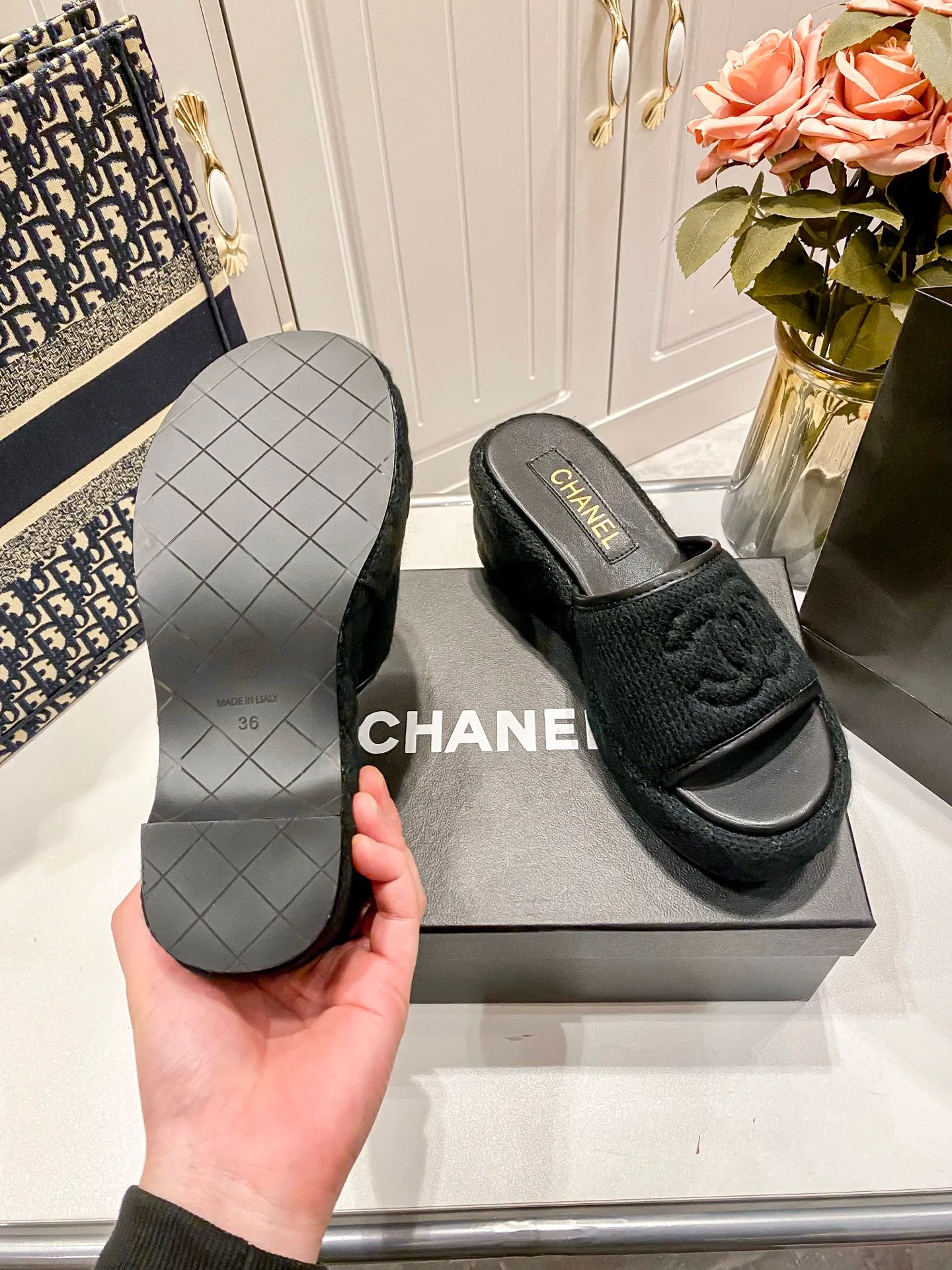 👟👟Ex-factory price 460👟👟Chanel 25C new early spring thick-soled slippers!  Top version! Early release. Thick sole design. 5cm heel height. Makes your legs longer in seconds. Original custom linen for the upper. Sheepskin for foot pads. Original genuine leather outsole. Size: 34-41. Customized. Non-returnable and non-exchangeable.